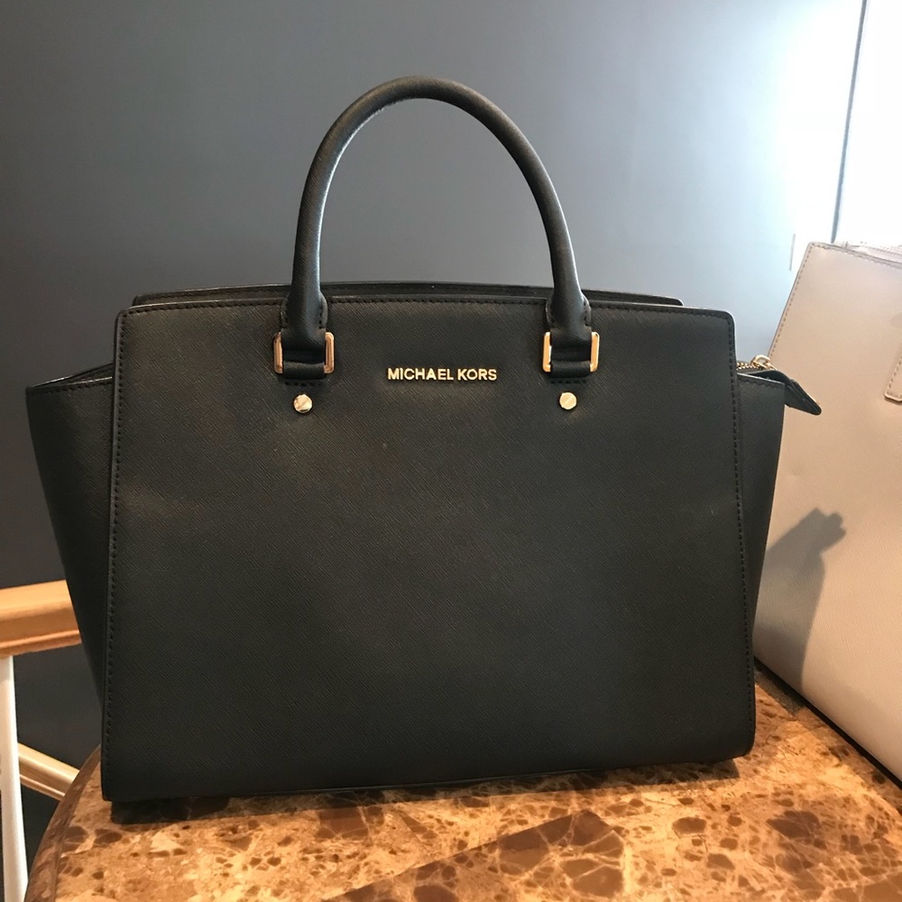 Micheal kors black purse